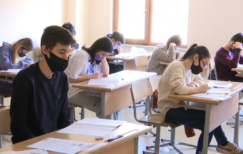 Bu gün respublikanın 15 şəhər və rayonunda tam orta təhsil səviyyəsi üzrə buraxılış imtahanı keçirilir VİDEO