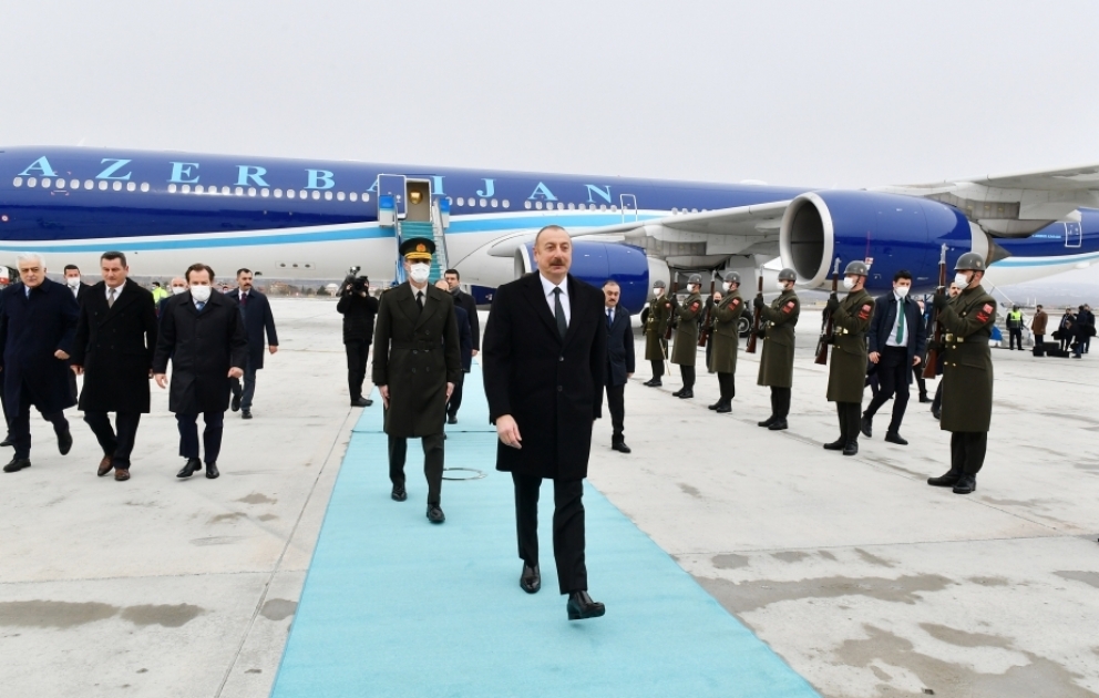 Präsident Ilham Aliyev ist zu Arbeitsbesuch in der Türkei eingetroffen VIDEO