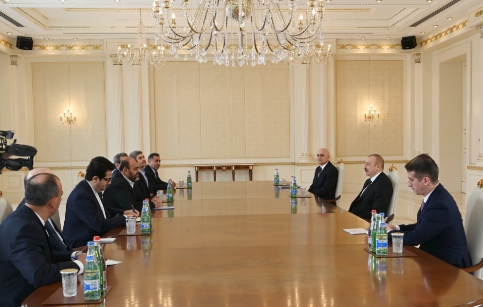 Präsident Ilham Aliyev empfängt iranischen Minister für Straßen und Stadtentwicklung VIDEO