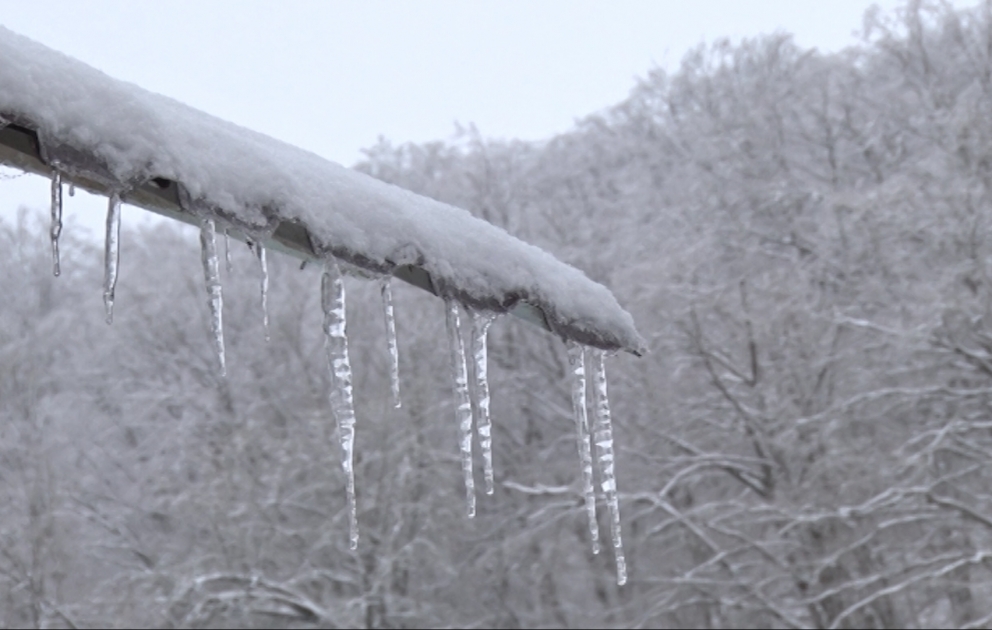 Il est tombé environ 30 centimètres de neige à Gouba et Khyzy VIDEO