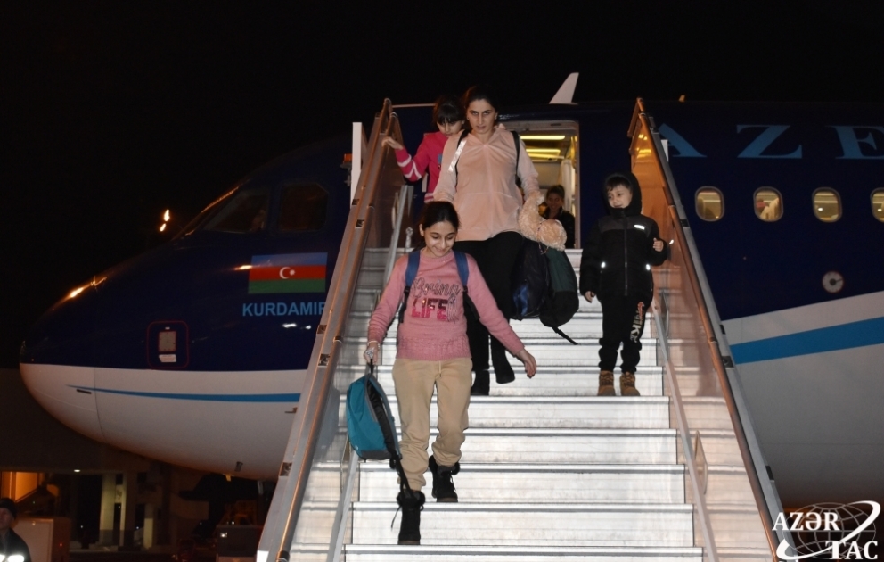 Ukraynadakı vəziyyətlə əlaqədar Azərbaycan vətəndaşlarının çarter reysi ilə növbəti təxliyəsi həyata keçirilibVİDEO