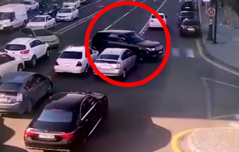 Bakıda yol hərəkəti qaydalarını kobud şəkildə pozan və polislərin saxla əmrinə tabe olmayan sürücü həbs edilib VİDEO
