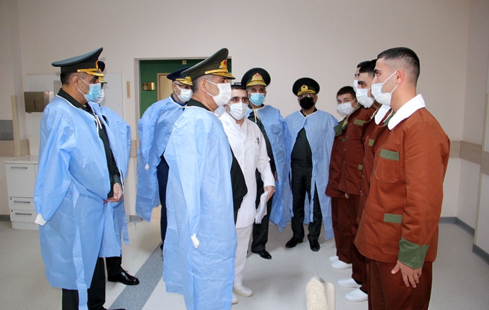 Müdafiə naziri Novruz bayramı ərəfəsində hərbi hospitalı ziyarət edib VİDEO