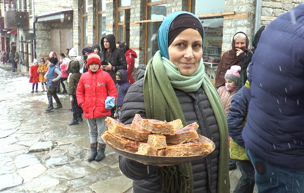 80 yaşlı Püstə nənə: O vaxtı aclıq idi, Novruz süfrəsi indiki qədər zəngin olmazdı – Lahıcdan reportaj FOTO VİDEO