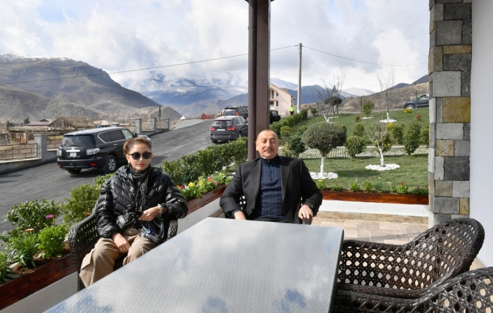 Le président de la République prend connaissance des travaux de restauration effectués dans une maison individuelle à Sougovouchan VIDEO