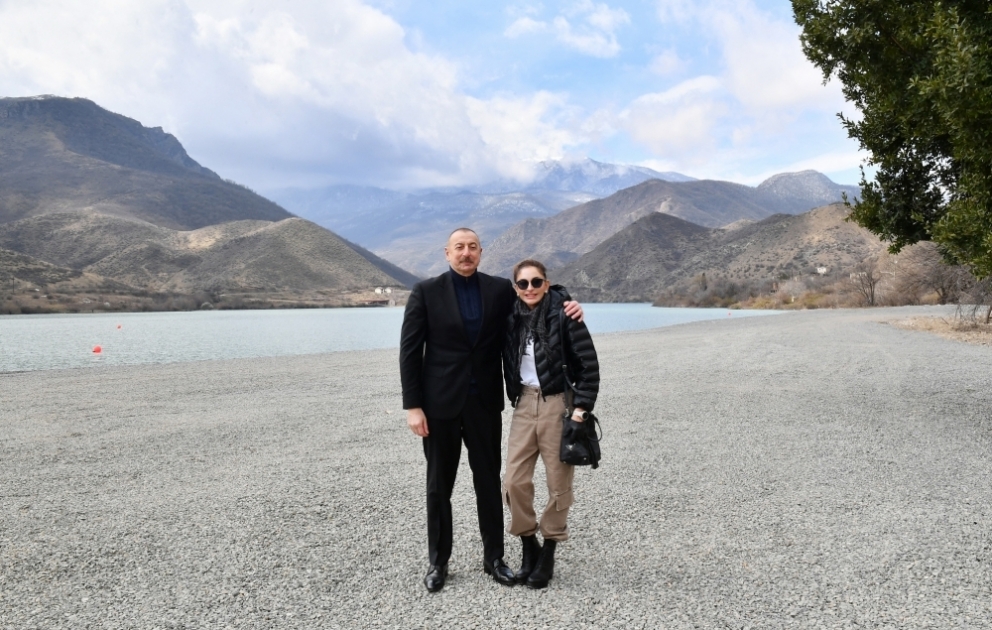 Präsident Ilham Aliyev legt den Grundstein für einen Touristenkomplex in Sugovuschan VIDEO
