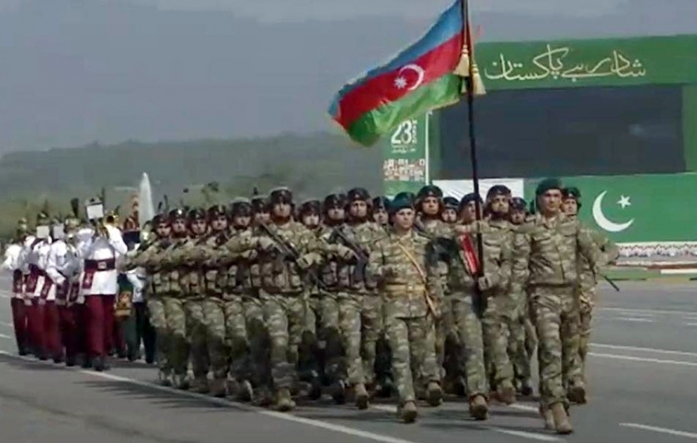 Azerbaijani servicemen take part in military parade on Pakistan Day VIDEO