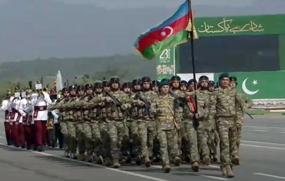 Aserbaidschanische Einheit nimmt an Militärparade anlässlich des Nationalfeiertags Pakistans teil VIDEO