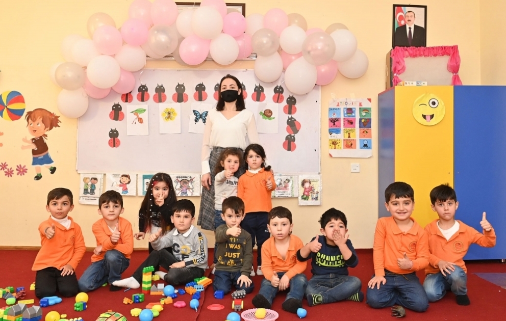 Məktəbə hazırlaşan balacalar - FOTOSESSİYA VİDEO