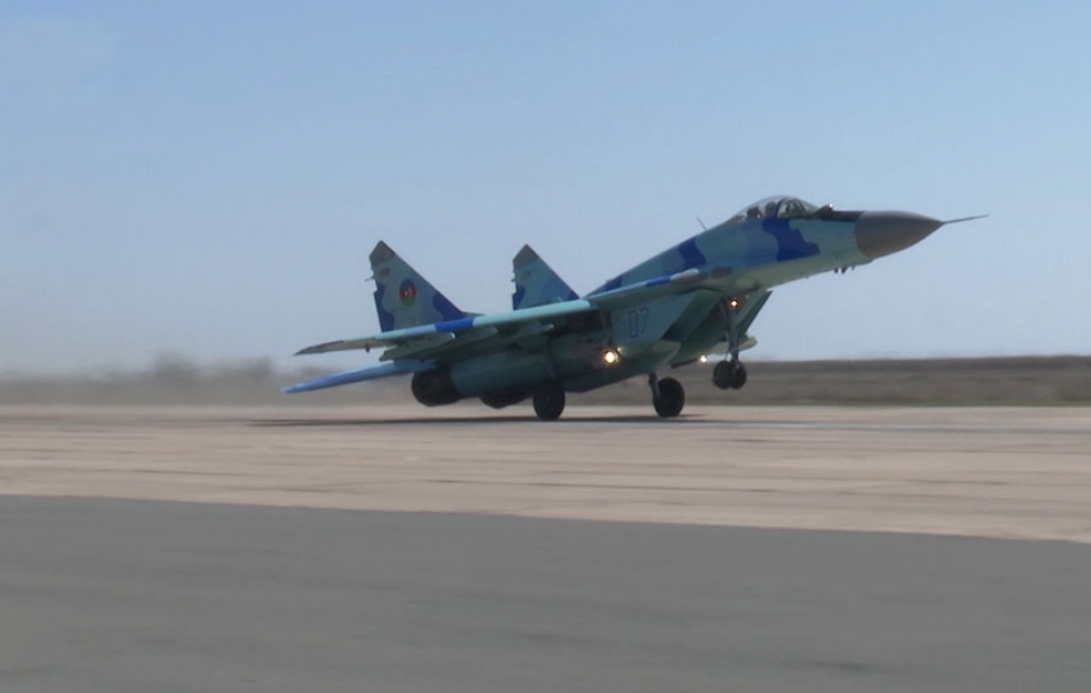 Azerbaijan Air Force holds exercises VIDEO