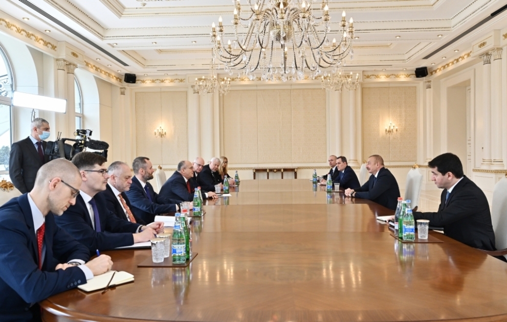 Prezident İlham Əliyev ATƏT-in fəaliyyətdə olan sədrinin başçılıq etdiyi nümayəndə heyətini qəbul edib YENİLƏNİB VİDEO