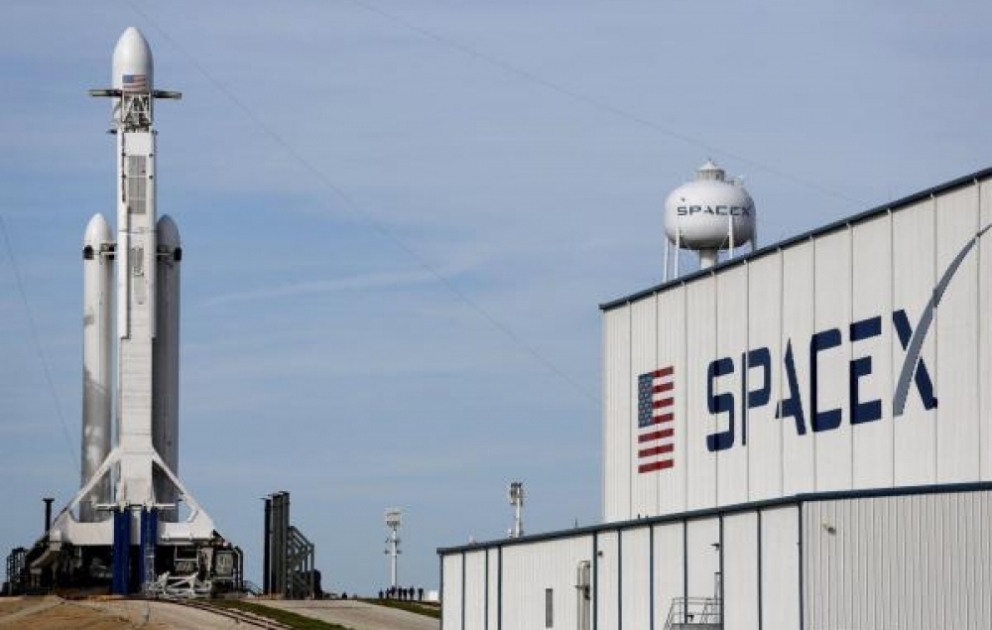“SpaceX” missiyası göyərtəsində üç turistlə kosmosa çıxıb VİDEO