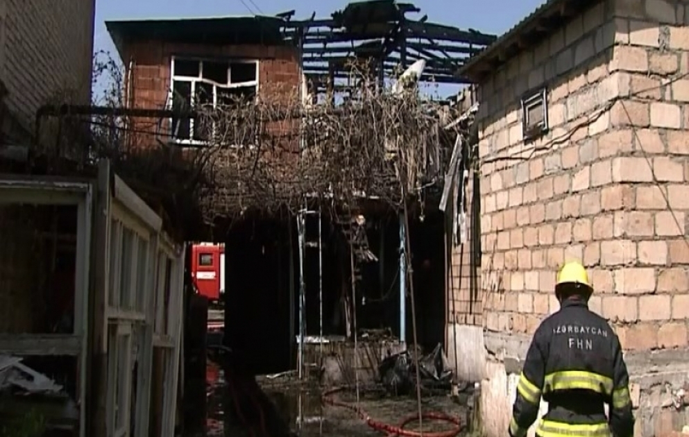 В Гейчае сгорели два дома ВИДЕО