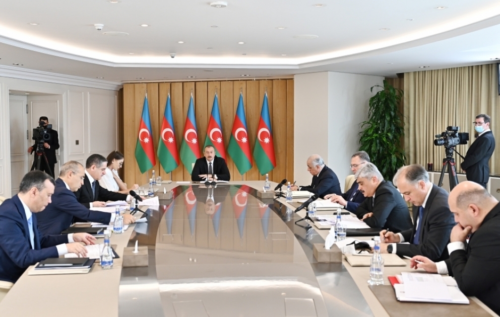 Beratung über Ergebnisse des ersten Quartals 2022 unter Vorsitz von Präsident Ilham Aliyev VIDEO
