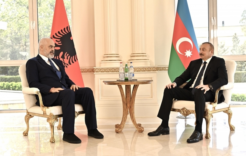 Le président azerbaïdjanais s’entretient en tête-à-tête avec le Premier ministre albanais VIDEO