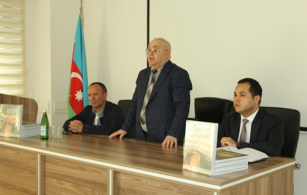 Qubada “Badam ağacının yetişdirilməsi” kitabı təqdim olunub VİDEO