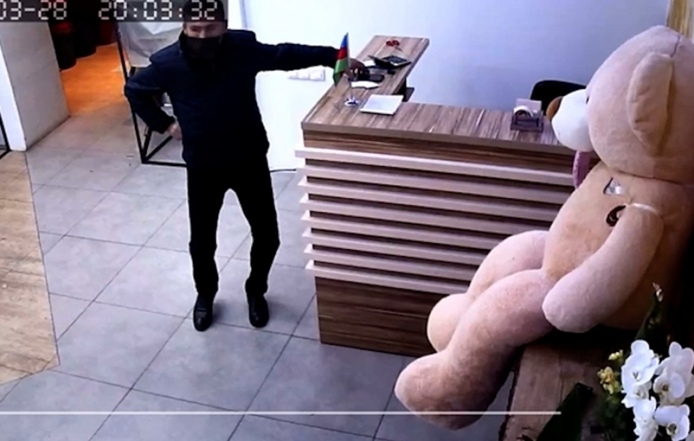 Nərimanov rayonunda gözəllik salonundan və gül mağazasından mobil telefonlar oğurlayan şəxs saxlanılıb VİDEO