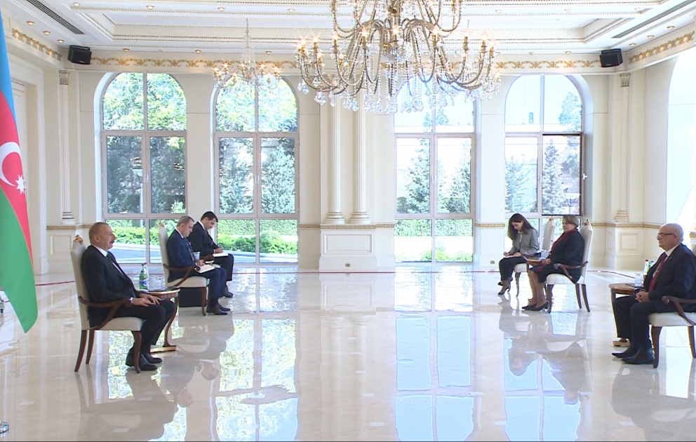 Prezident İlham Əliyev Kubanın ölkəmizdə yeni təyin olunmuş səfirinin etimadnaməsini qəbul edib YENİLƏNİB VİDEO