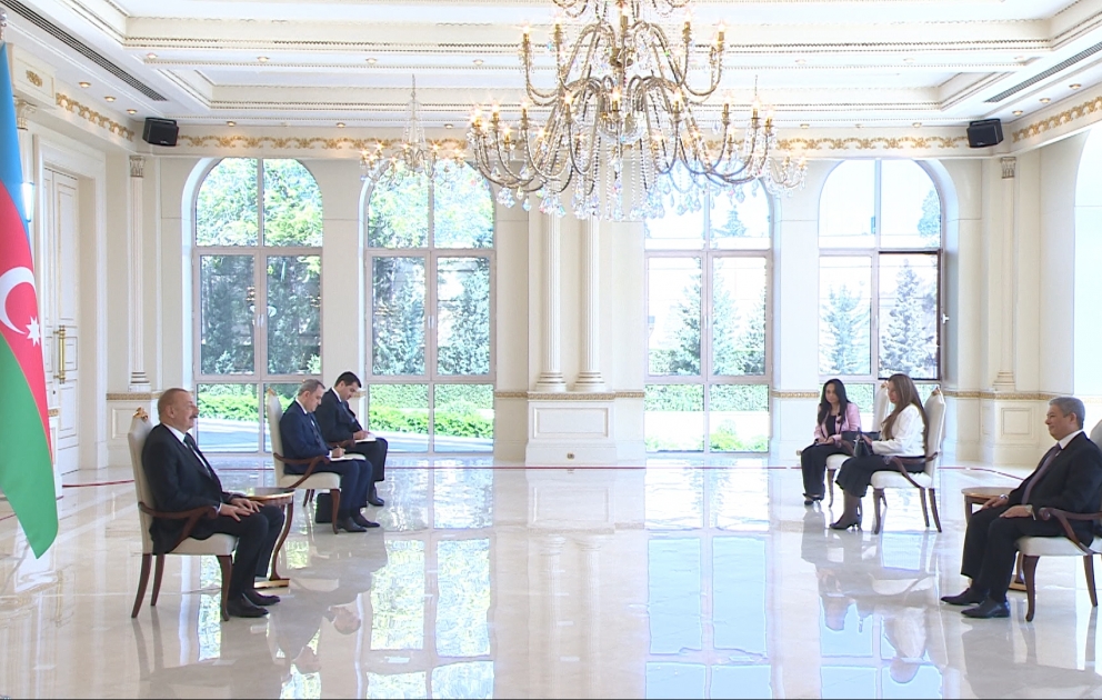 Prezident İlham Əliyev Misirin Azərbaycanda yeni təyin olunmuş səfirinin etimadnaməsini qəbul edib YENİLƏNİB VİDEO