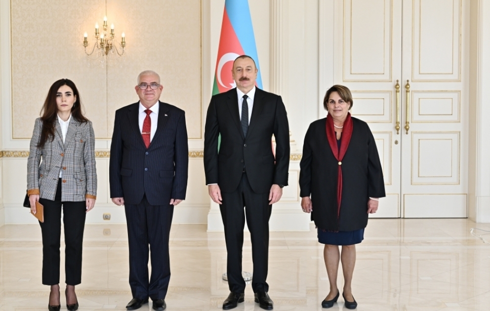 Le président Ilham Aliyev reçoit les lettres de créance du nouvel ambassadeur de Cuba en Azerbaïdjan VIDEO