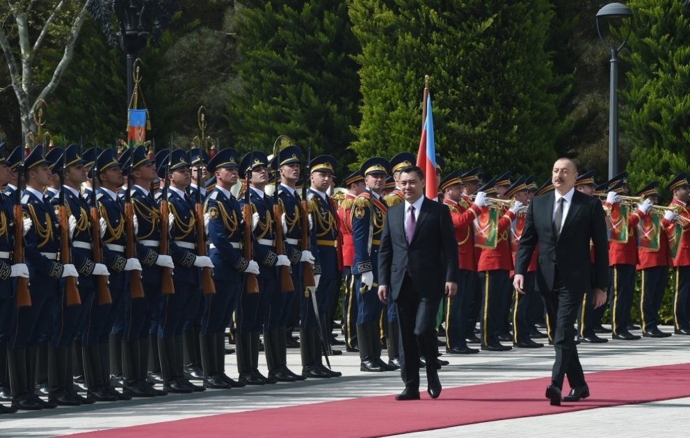 Bakou : cérémonie d’accueil officiel du président kirghiz Sadyr Japarov VIDEO