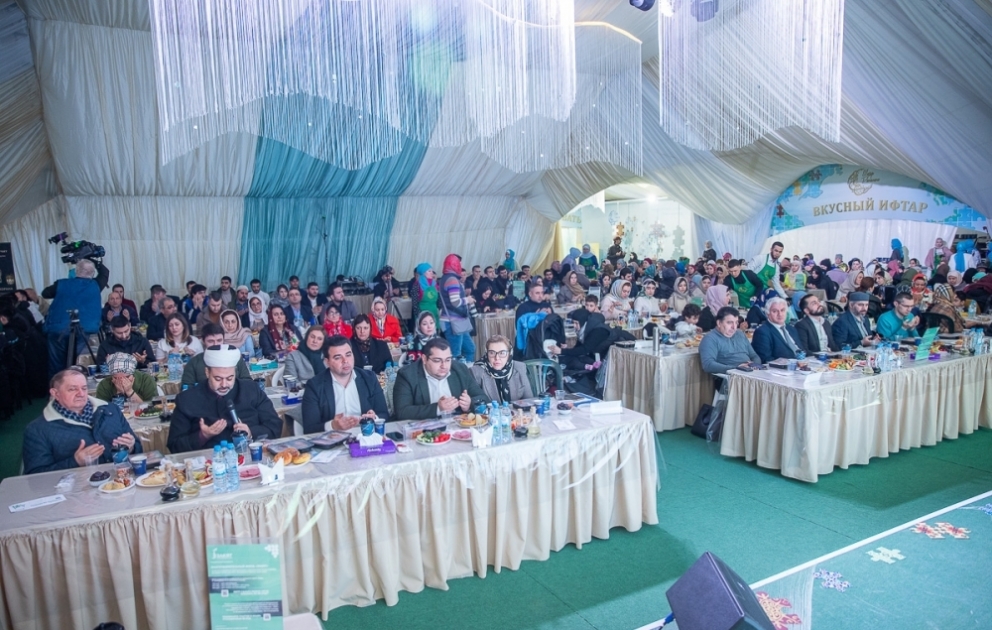 Heydər Əliyev Fondunun vitse-prezidenti Leyla Əliyevanın təşəbbüsü ilə Moskvada iftar süfrəsi təşkil edilib VİDEO