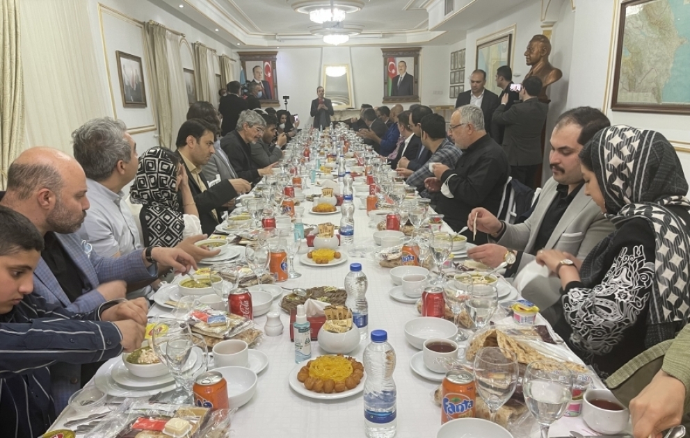 Azerbaijani Embassy in Iran hosts Iftar dinner for media representatives VIDEO