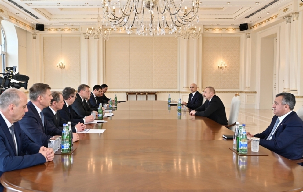 Präsident Ilham Aliyev empfängt russische Delegation um Gouverneurs von Astrachan VIDEO