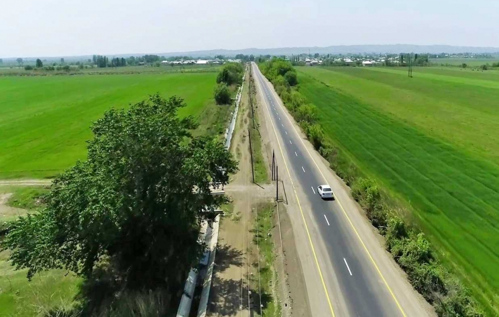 Yevlax rayonunda Tanrıqulular kənd yolu yenidən qurulub VİDEO
