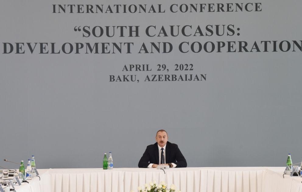 L’Université ADA accueille une conférence internationale sur le thème « Le Caucase du Sud : développement et coopération » Le président Ilham Aliyev participe à la conférence VIDEO