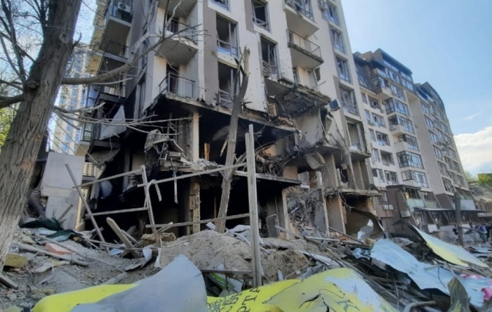 Kiyevin raket atəşinə tutulması nəticəsində bir nəfər ölüb, 10 nəfər yaralanıb –  Hadisə yerindən FOTO VİDEO