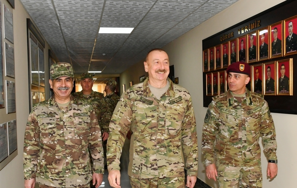 Präsident, Oberbefehlshaber der Streitkräfte Ilham Aliyev besucht Militäreinheit “N“ der Spezialeinheiten des Verteidigungsministeriums VIDEO