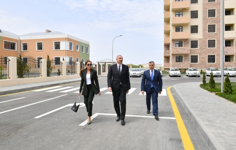 In Baku neuer Wohnkomplex für Familien von Märtyrern und Kriegsversehrten eingeweiht  Präsident Ilham Aliyev und First Lady Mehriban Aliyeva nahmen an der Einweihung teil VIDEO