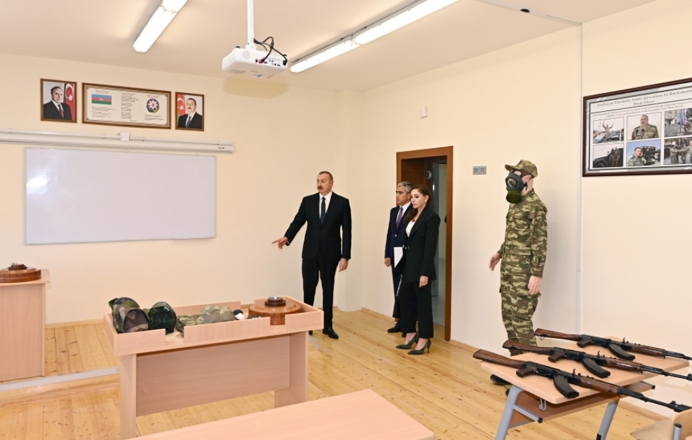Le président Ilham Aliyev et son épouse Mehriban Aliyeva participent à l’inauguration de l’école secondaire n° 304 à Kurdekhany VIDEO