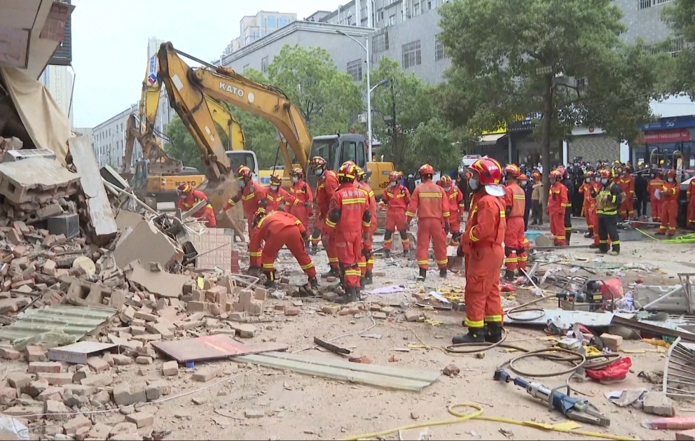 Çində binanın çökməsi nəticəsində ölənlərin sayı 53-ə çatıb VİDEO