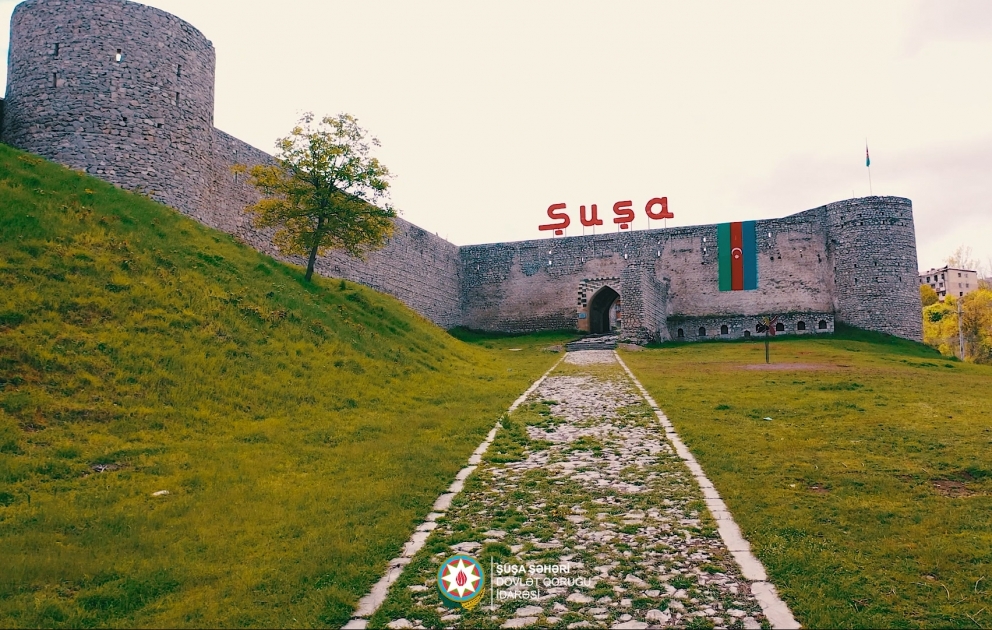 Şuşada Heydər Əliyevin anadan olmasının 99-cu ildönümü münasibətilə fləşmob keçirilib VİDEO
