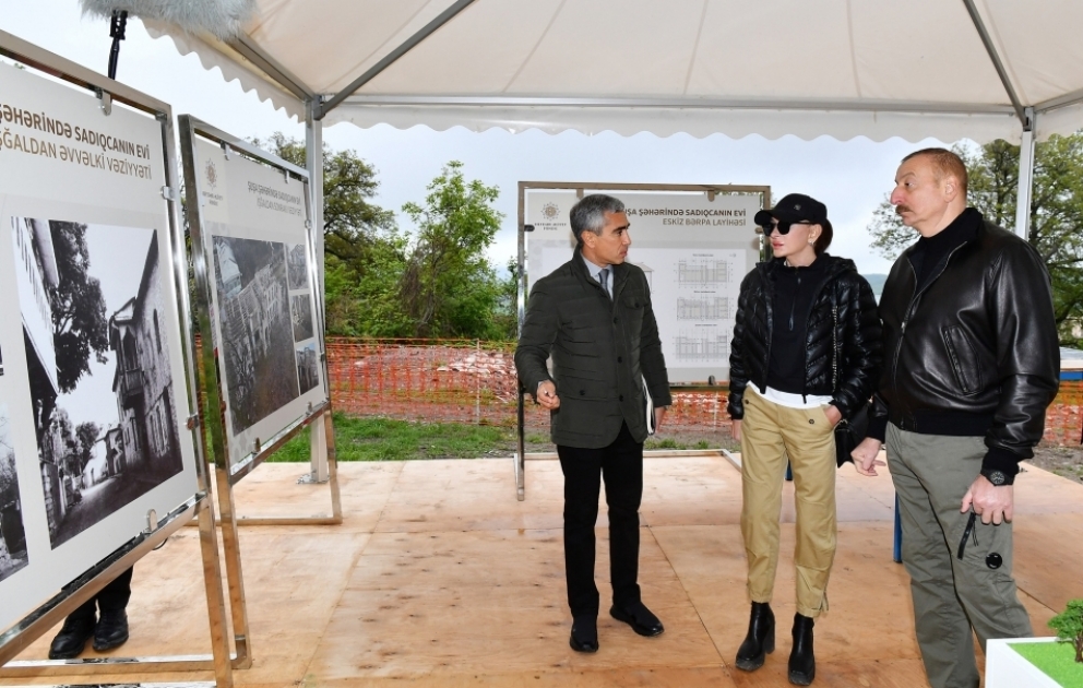 Schuscha: Präsident Ilham Aliyev und First Lady Mehriban Aliyeva besichtigen Rekonstruktionsarbeiten, die am Haus von Tarspieler Sadigjan durchgeführt werden VIDEO
