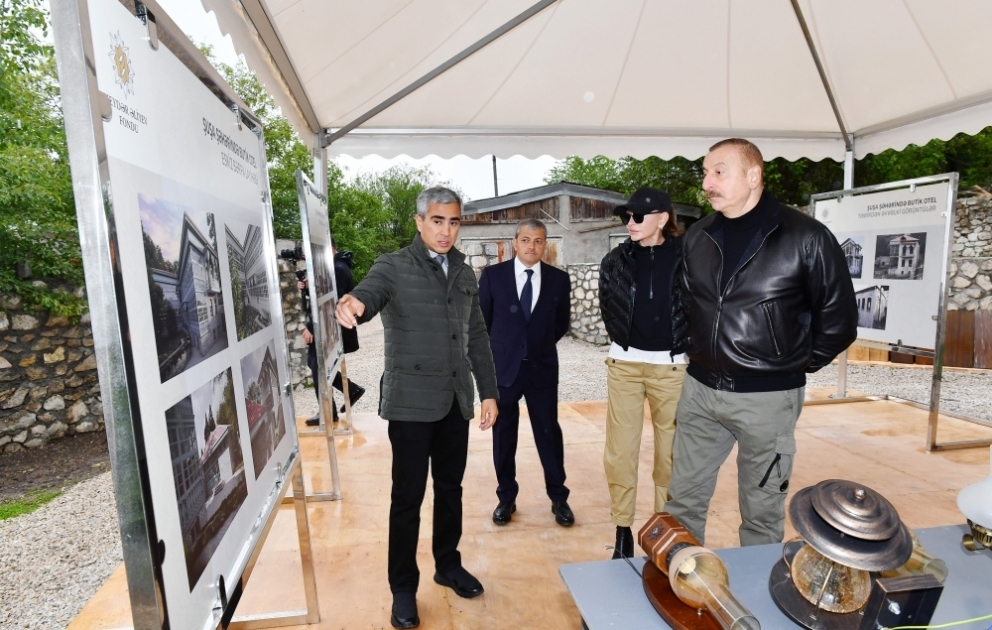 Präsident Ilham Aliyev und First Lady Mehriban Aliyeva besuchen eines von Stadtvierteln in Schuscha, wo sich Shusha Boutique Hotel befinden wird VIDEO