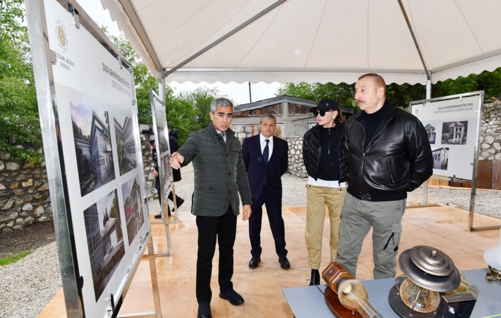 Le président Ilham Aliyev et son épouse Mehriban Aliyeva visitent le site où sera situé le Shusha Boutique Hotel VIDEO