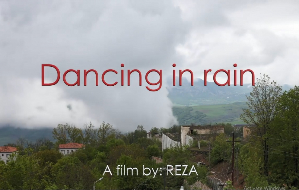 Reza Deghati : La vie reprend à Choucha et danser sous la pluie suscite des sentiments de joie VIDEO