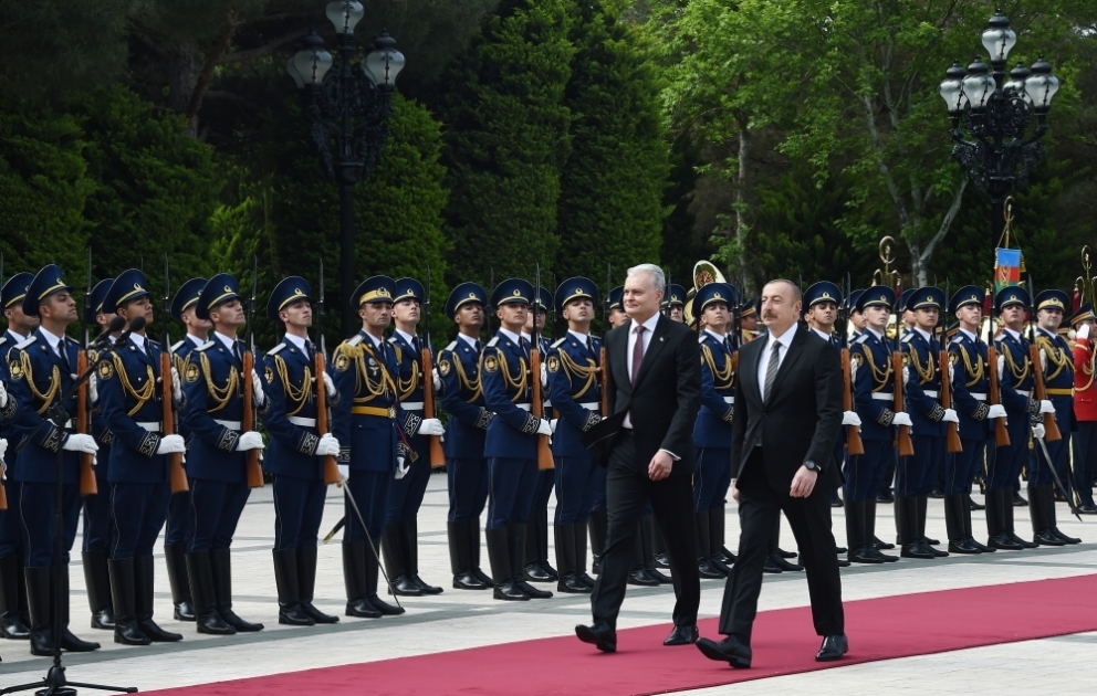 Offizieller Empfang des litauischen Präsidenten in Baku VIDEO