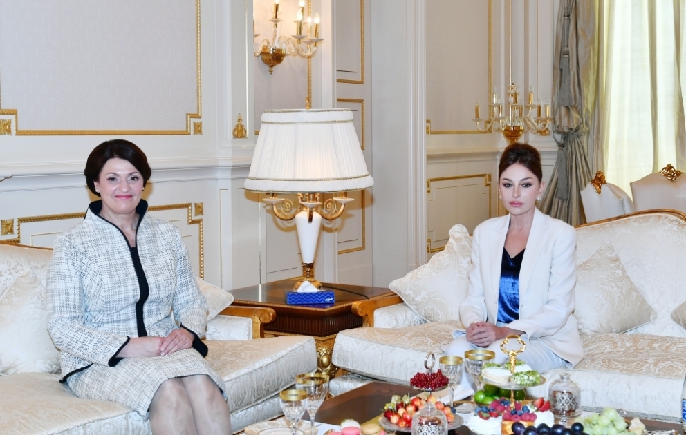 First Ladies von Aserbaidschan und Litauen treffen sich in Baku VIDEO