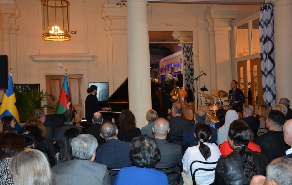 Azərbaycanla İsveç arasında diplomatik əlaqələrin qurulmasının 30 illiyi münasibətilə Stokholmda konsert təşkil edilib VİDEO