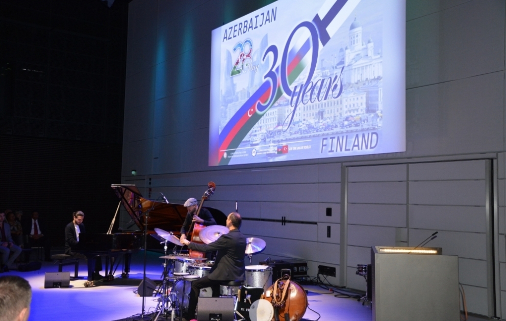 Finlandiya ilə Azərbaycan arasında diplomatik əlaqələrin qurulmasının 30 illiyi münasibətilə Helsinkidə caz konserti keçirilib VİDEO