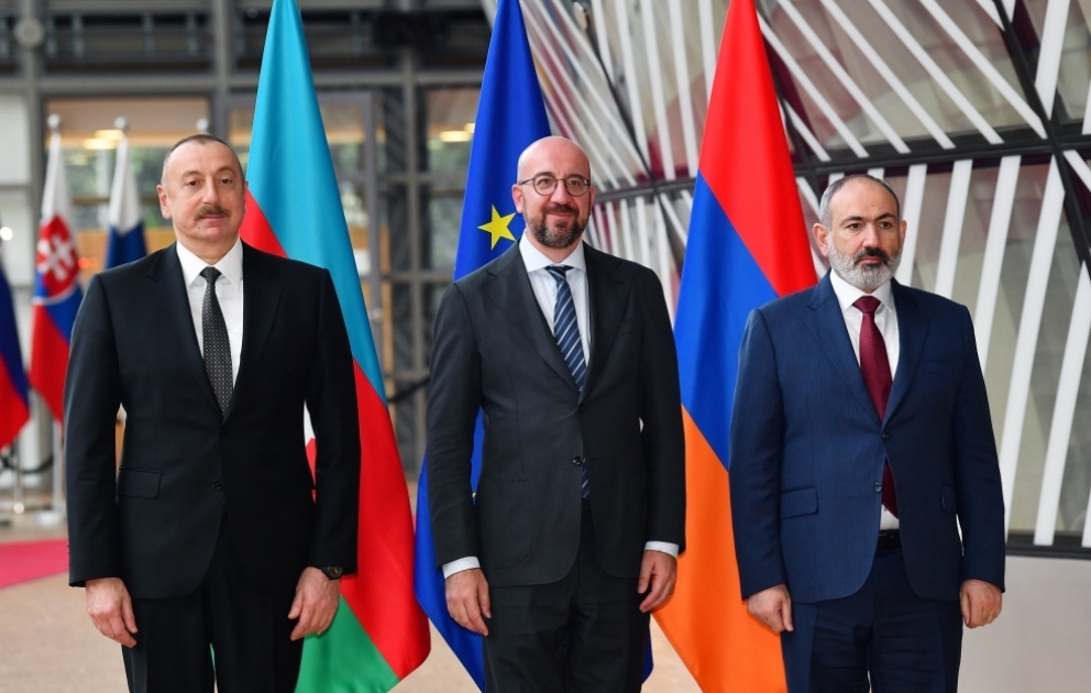 Réunion du président azerbaïdjanais avec le président du Conseil européen et le Premier ministre arménien VIDEO