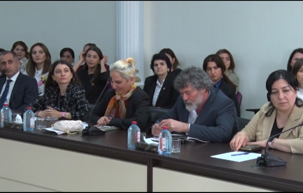 İbtidai sinif müəllimləri təhsilverənlərin sertifikatlaşdırılmasına dair məlumatlandırılıblar VİDEO