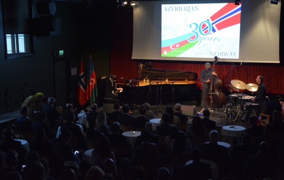 Azərbaycanla Norveç arasında diplomatik əlaqələrin 30 illiyi münasibətilə Osloda caz konserti olub VİDEO
