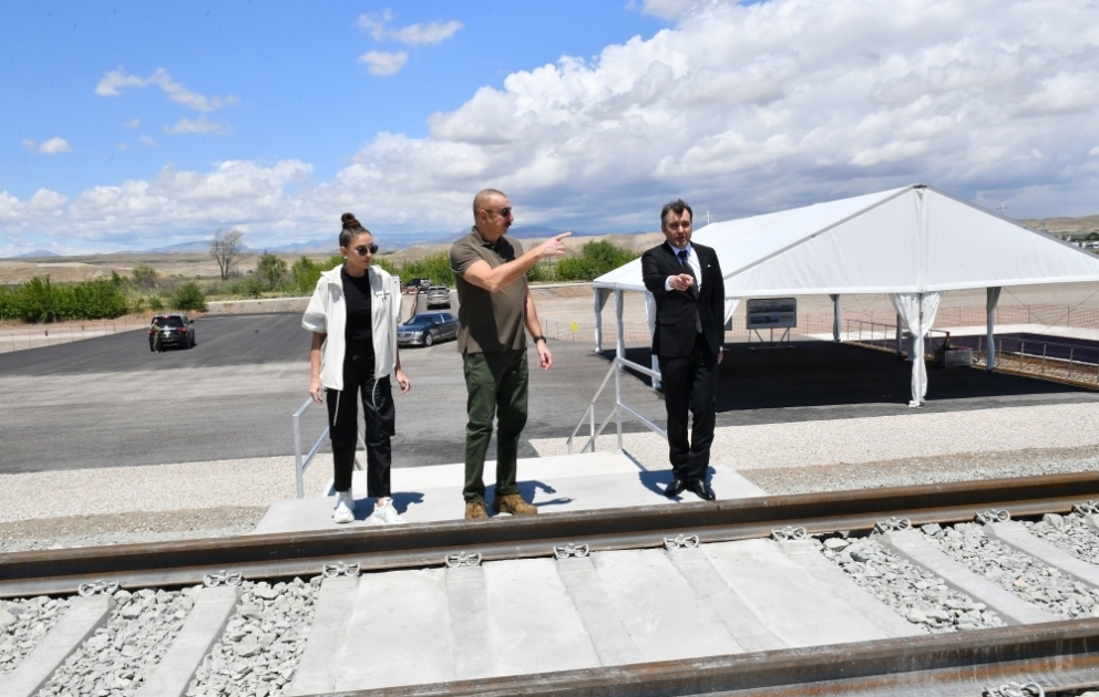 Pose de la première pierre de la gare ferroviaire de Soltanly VIDEO