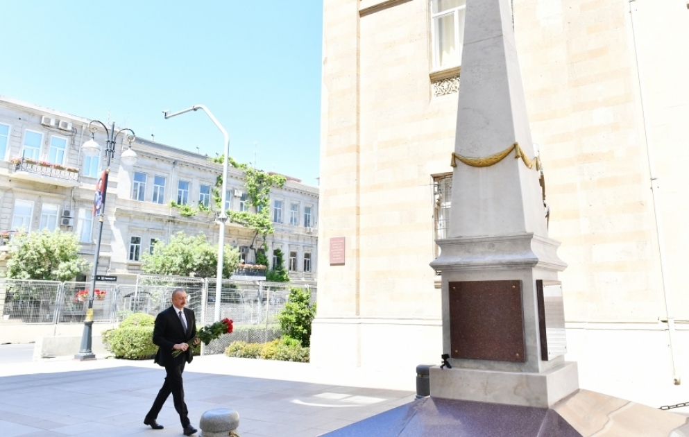 Prezident İlham Əliyev Azərbaycan Xalq Cümhuriyyətinin şərəfinə Bakıda ucaldılmış abidəni ziyarət edib YENİLƏNİB VİDEO