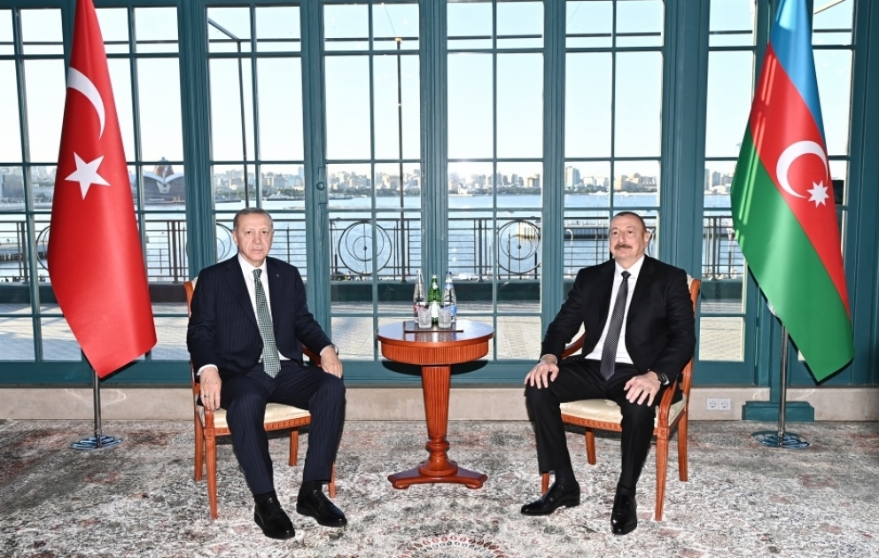 Präsident Ilham Aliyev und Präsident Recep Tayyip Erdogan treffen zusammen VIDEO